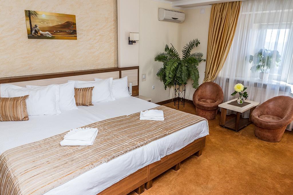7 Sky Hotel Klinicheskaya Street Kijev Kültér fotó