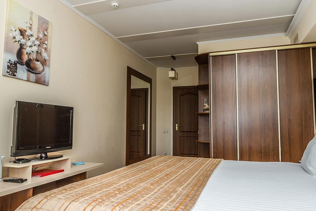 7 Sky Hotel Klinicheskaya Street Kijev Kültér fotó