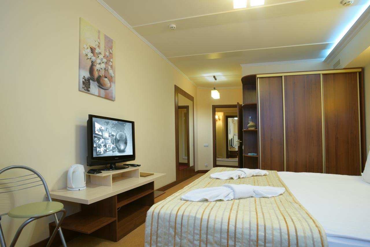 7 Sky Hotel Klinicheskaya Street Kijev Kültér fotó