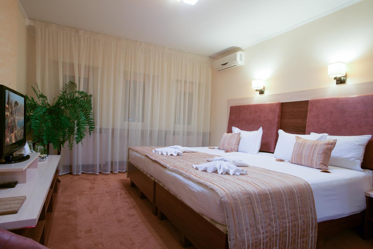 7 Sky Hotel Klinicheskaya Street Kijev Kültér fotó