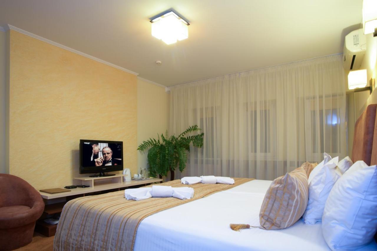7 Sky Hotel Klinicheskaya Street Kijev Kültér fotó