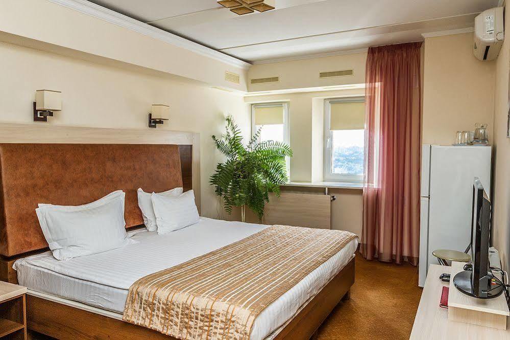 7 Sky Hotel Klinicheskaya Street Kijev Kültér fotó