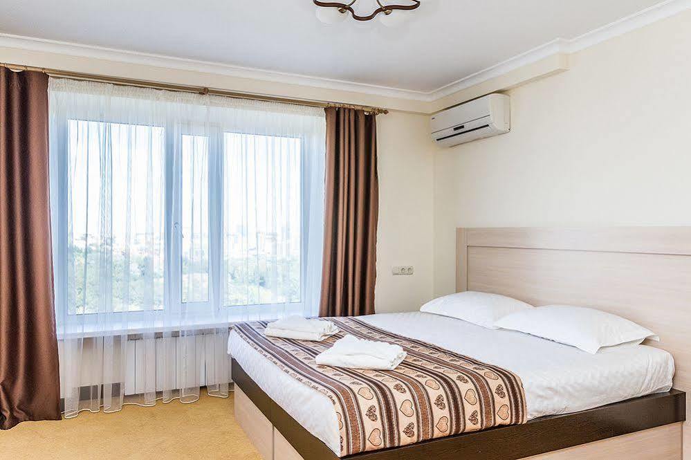 7 Sky Hotel Klinicheskaya Street Kijev Kültér fotó